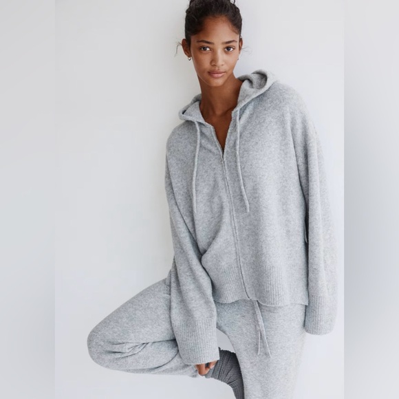 H&M Zip Up - Picture 1 of 7